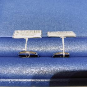 【銀座ダイヤモンドシライシの口コミ】 ストレートでダイヤが1石の指輪が気になり、見せていただきました。ダイヤ…