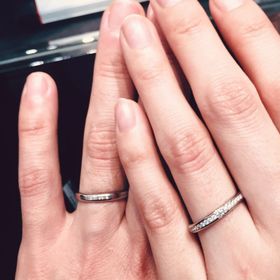 【ラザール ダイヤモンド(LAZARE DIAMOND)の口コミ】 価格は予算内のセットで30万円ほど。ストレートラインが気に入りました。…