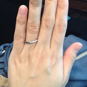 【俄(にわか)の口コミ】 最初ダイヤなしのリングを希望していたのですが、この「せせらぎ」を試着…