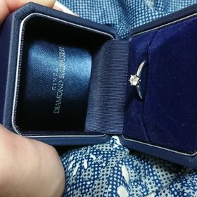 【銀座ダイヤモンドシライシの口コミ】 デザイン性に凝ってしまうと普段使いがしづらいという彼女の意見をもとに…