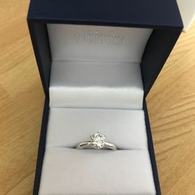 【ジュエリーツツミ(JEWELRY TSUTSUMI)の口コミ】 シンプルなデザインを選び、1ct80万円しました。
大きいのが欲しかった。…