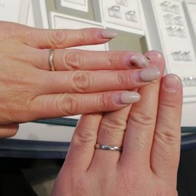 【銀座ダイヤモンドシライシの口コミ】 アフターサービスの充実度合いと品数の豊富さ。
この2つに重きを置いて探…