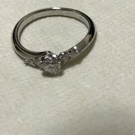 【銀座ダイヤモンドシライシの口コミ】 たくさんの種類を見せてもらい、とても悩みましたがデザインがイメージし…