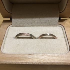 【uchimari(ウチマリ)の口コミ】 ネットでホームページを見て指輪の形や色、細部までを自分たちで作ってい…