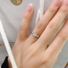 【WATANABE / 卸商社直営　渡辺の口コミ】 彼女と一緒に購入したのですが、細いリングで少しウエーブしています。爪…