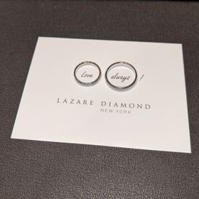 【ラザール ダイヤモンド(LAZARE DIAMOND)の口コミ】 マットとプラチナの半分ずつになっているデザインがめずらしくて、彼とひ…