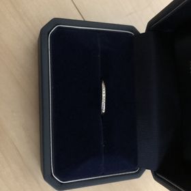 【銀座ダイヤモンドシライシの口コミ】 どの角度から見てもダイヤモンドに目がつくデザインになっていて華やかな…