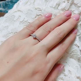 【ROYAL ASSCHER(ロイヤル・アッシャー)の口コミ】 主人がサプライズで選んでくれた指輪で、とても気に入っています！
センタ…