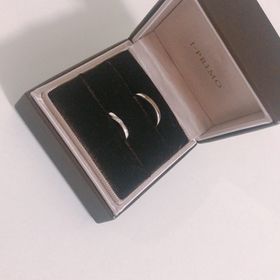 【アイプリモ(I-PRIMO)の口コミ】 初めてお店に行った際に一目惚れしました。特にダイヤが表面だけでなく半…