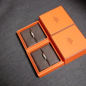 【エルメス(HERMES)の口コミ】 エルメスマークが主張しすぎてなく、またマークをただ掘っただけでなく、…