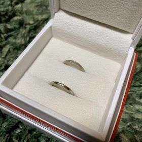 【アンジェリックフォセッテ(Angelique Fossette)の口コミ】 細めで、シンプルなものを探していました。
ミル打ちのシンプルなデザイン…