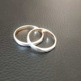 【GALA JEWELRY(ガラジュエリー)の口コミ】 指輪の太さや色などの好みはあったので、スムーズに決まりました。3つほど…