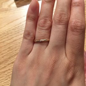【BIJOUPIKO(ビジュピコ)の口コミ】 細いリングで華奢なつくりが可愛いです。写真だと分かりにくいですが小さ…