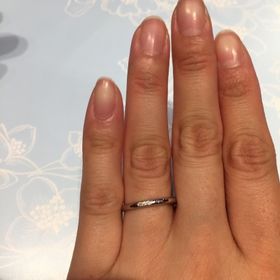 【ヴァンドーム青山(VENDOME AOYAMA)の口コミ】 真ん中に石が埋め込まれてるデザインを探していました。細めのリングなの…