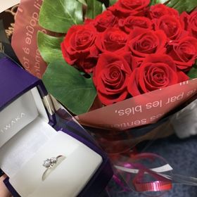 【俄(にわか)の口コミ】 ネットで婚約指輪を調べていたところ、俄の茜を発見。
私の名前が茜なので…