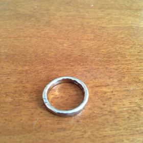 【市松の口コミ】 この指輪は職人の方がオーダーを受けてから一本の地金を何回も何回も打ち…