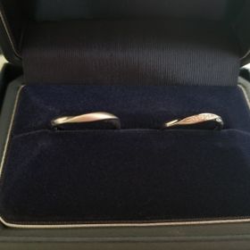 【銀座ダイヤモンドシライシの口コミ】 女性のダイヤ入りのシンプルなデザインを探していました。何件か他の店舗…