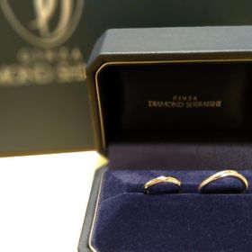 【銀座ダイヤモンドシライシの口コミ】 たくさん試着しながら選べました。
元々持っていた婚約指輪との重ねづけが…