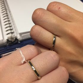 【銀座ダイヤモンドシライシの口コミ】 デザインが1番決め手になりましま。まずは指輪の周りにミルというデザイン…