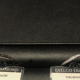 【エクセルコダイヤモンド(EXELCO DIAMOND)の口コミ】 私たちは、カーブが効いている指輪を探していました。エクセルコでは、表…
