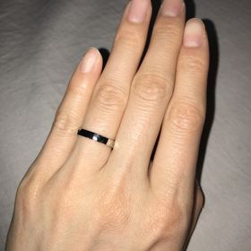 【銀座ダイヤモンドシライシの口コミ】 華奢なものより太めで存在感が欲しく、その希望を伝えて例を見せてもらう…