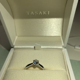 【TASAKI(タサキ)の口コミ】 婚約指輪といえばソリティア、と思っていて、その中でこの大きさ(カラット…