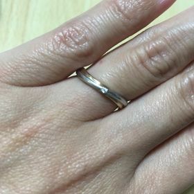 【A・D・A(エー・ディー・エー)の口コミ】 何店舗か見に行っているうちに、指輪のデザインが、ダイヤが入っていて、…