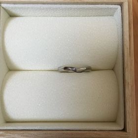 【彩乃瑞(IRONOHA)の口コミ】 シンプルなデザインですが、指輪自体もしっかりとしており満足いく仕上が…