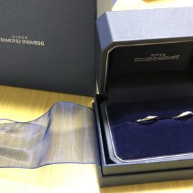 【銀座ダイヤモンドシライシの口コミ】 婚約指輪も銀座ダイヤモンドシライシにして、婚約指輪が可愛かったので、…