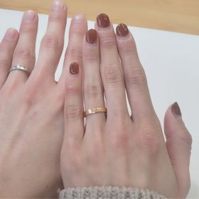 【EVANS BRIDAL(エヴァンスブライダル)の口コミ】 キラキラ、ツヤツヤしたではなくデコボコしたシンプルなデザインの指輪を…