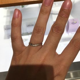 【STAR JEWELRY(スタージュエリー)の口コミ】 ウェーブの入ったデザインを探しており、デザインが豊富なこちらの店舗で…