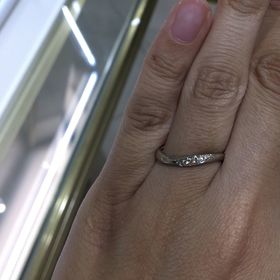 【Ponte Vecchio(ポンテヴェキオ)の口コミ】 華やかでありながら派手でないデザインを探していました。また指が細めの…