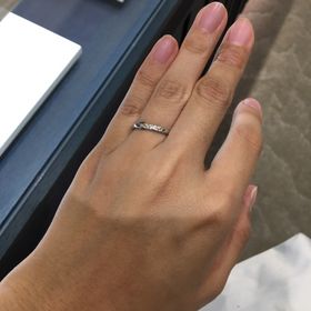 【MIKIMOTO(ミキモト)の口コミ】 ストレートの形にダイヤのついたシンプルなデザインの指輪です。飽きのこ…