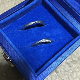 【Romantic Blue(ロマンティックブルー)の口コミ】 何個かの指輪を見て検討していたのですがなかなかピンとくるものがありま…