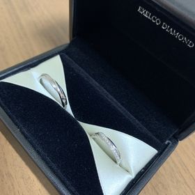 【エクセルコダイヤモンド(EXELCO DIAMOND)の口コミ】 先に選んだ同ブランドの婚約指輪と重ね付けした際にぴったりくるようなデ…