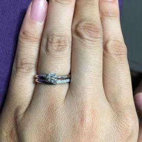 【俄(にわか)の口コミ】 重ね付けにより、結婚指輪・婚約指輪とでダイヤが一本の線で流れるように…