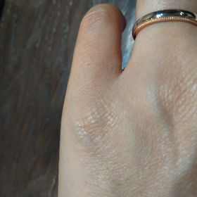 【TANZO.(鍛造指輪)の口コミ】 結婚指輪としてミルグレインのデザインの指輪を試着しました。
粒状の細か…