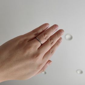 【ラザール ダイヤモンド(LAZARE DIAMOND)の口コミ】 4分の1ほどだけダイヤが入ってるデザインにしました。婚約指輪を買わなか…