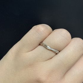 【銀座ダイヤモンドシライシの口コミ】 少し動きがあるデザイン(V字やウェーブ)のリングを探していました。
ダイ…