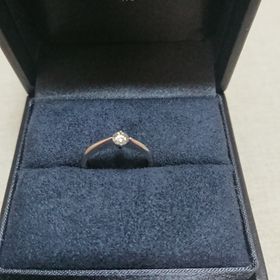 【ラザール ダイヤモンド(LAZARE DIAMOND)の口コミ】 価格は手頃なお値段で買うことができ、シンプルなデザインな上に、色味や…