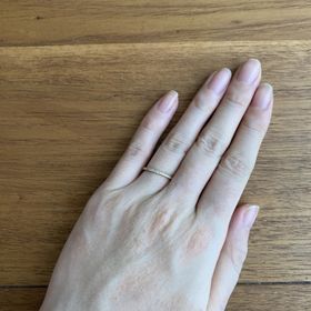 【agete(アガット)の口コミ】 結婚指輪と重ね付けも出来る、華奢なデザインの指輪を探していました。元…