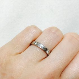 【カルティエ(Cartier)の口コミ】 高級感のあるカルティエのロゴと、ダイヤのデザインが気に入りました。ダ…