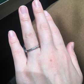 【銀座ダイヤモンドシライシの口コミ】 指輪のデザインが曲線が綺麗でハーフエタニティに見える感じが良かったの…