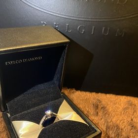 【エクセルコダイヤモンド(EXELCO DIAMOND)の口コミ】 メレタイプの婚約指輪を探していました。メレ部分にミル打ちが施されてい…