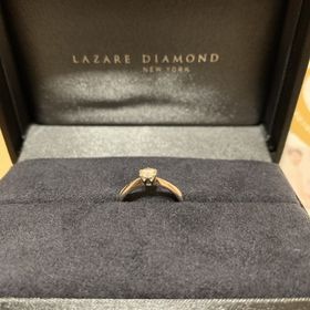 【ラザール ダイヤモンド(LAZARE DIAMOND)の口コミ】 数あるデザインの中で、最もシンプルでかつ王道の「これぞ婚約指輪」とい…