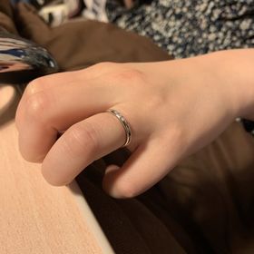 【ラザール ダイヤモンド(LAZARE DIAMOND)の口コミ】 シンプルなデザインで、ずっと使える物を選びました。相手も気に入ったデ…