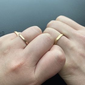 【指輪工房 ケルヒ  KELLCHの口コミ】 2人で好きな色デザイン、内側の文字で満場一致で決まりました。
ピンクゴ…