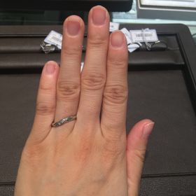 【アイプリモ(I-PRIMO)の口コミ】 ウェーブラインにダイヤが数石入ったものでシンプルでありながらもとても…