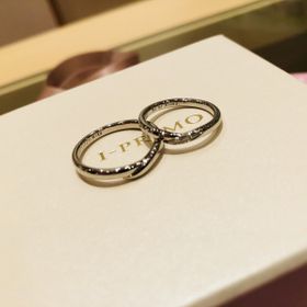 【アイプリモ(I-PRIMO)の口コミ】 お店で指輪を見てるとどれも可愛くて迷ってしまいしました。店員さんに付…