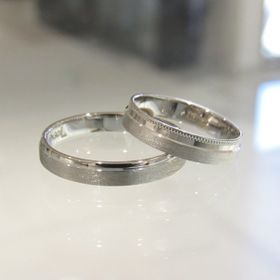 【輪-RIN-の口コミ】 シンプルながらも鏡面部分とつや消し部分で分かれたラインデザインがとて…